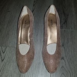 Vaneli sueded lizard-like design heel